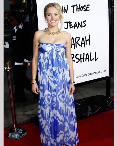 The 'Forgetting Sarah Marshall' star stunned at the film's premier in this silky strapless Jenni Kaye maxi<br />