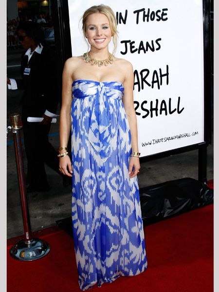 The 'Forgetting Sarah Marshall' star stunned at the film's premier in this silky strapless Jenni Kaye maxi<br />