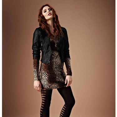 A date doesn't always equal LBD. Blow him away with a fitted animal-print dress and wear with bags of confidence. We're sure you'll be on a second date soon after!
<p>Andre dress £15, Olivia jacket £25, Tasha wedges £40, Katy tights £4</p>

<p><a href=http://www.boohoo.com/collections/icat/looks/ target="_blank">boohoo.com</a></p>