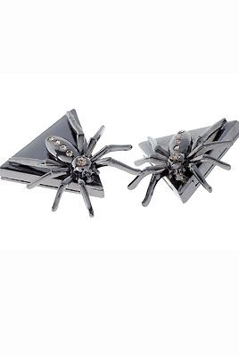 Spiders and Halloween go together like a witch and a broomstick, so why not add these bad boys to the collar of your crisp white shirt. Just wear with a long pleated skirt and a faux fur coat. Cosmo reckons if you're going to vamp it up, do it in style


<p>£10, <a href="http://www.asos.com">ASOS</a></p>