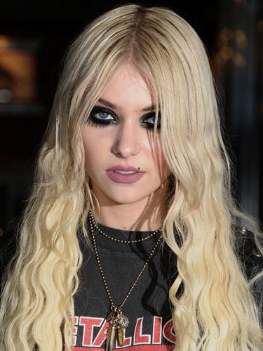 There's smoky eyes and then there's smoky eyes Taylor Momsen-style.  This girl has got a serious addiction to eyeliner. The Gossip Girl-turned-rocker teams her brow-to-lid black eyes with ghoulish pale lips and a severe centre-parting. 
