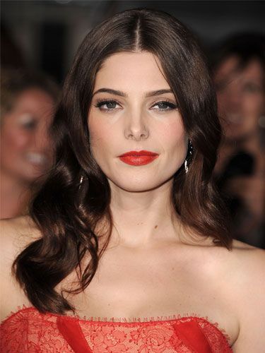 <p>What a festive spirit Ashley Greene has put us in! Her luscious red lips matching her gorgeous crimson gown look uber-elegant. Teamed with classic eyeliner and perfectly groomed brows, it's the chicest look of the season</p>
<p><strong>Your party essential:</strong> Diego Dalla Palma The Lipstick #31, £14, <a href="http://direct.tesco.com/q/R.213-3426.aspx" target="_blank">tesco.com</a> – for glamorous Italian chic <br /><br /></p>