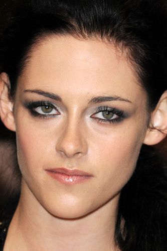 <p>We all want smoky eyes the way Kristen Stewart does them - striking against fresh, radiant skin. The trick to this silver-grey look is to layer up different shades of grey with a much lighter shade in the inner sockets</p>
<p><strong>Your party essential:</strong> The Body Shop Smoky Eyes Palette in Silver Black, £14, <a href="http://www.thebodyshop.co.uk/_en/_gb/catalog/product.aspx?ParentCatCode=C_Makeup&CatCode=C_Makeup_NEWWinterTrend&prdcode=89849m" target="_blank">thebodyshop.co.uk</a> – all the shades to nail the look<br /><br /></p>