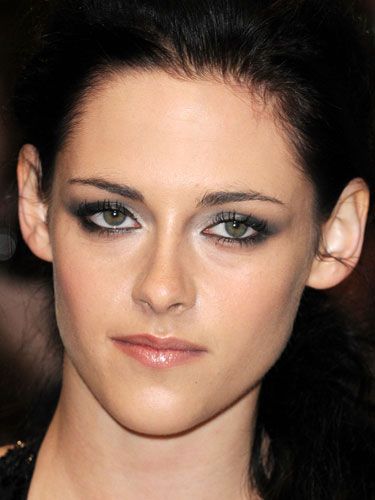 <p>We all want smoky eyes the way Kristen Stewart does them - striking against fresh, radiant skin. The trick to this silver-grey look is to layer up different shades of grey with a much lighter shade in the inner sockets</p>
<p><strong>Your party essential:</strong> The Body Shop Smoky Eyes Palette in Silver Black, £14, <a href="http://www.thebodyshop.co.uk/_en/_gb/catalog/product.aspx?ParentCatCode=C_Makeup&CatCode=C_Makeup_NEWWinterTrend&prdcode=89849m" target="_blank">thebodyshop.co.uk</a> – all the shades to nail the look<br /><br /></p>