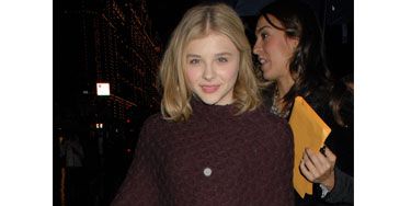 <p>Maybe it’s down to her role as a super-hero in the film Kick Ass, but Chloe Moretz looks very at home in this cool knitted cape. Capes are a fabulous alternative to a classic coat but they can look old-fashioned. The best way to give your cape a modern edge is by doing what Chloe has done here – team it with leather.</p><p></p><a href="http://www.cosmopolitan.co.uk/fashion/shopping/cosy-cool-winter-fashion-knitwear">Shop cosy cool winter fashion</a>