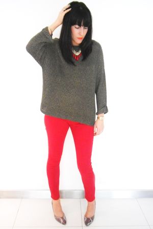Sleeve, Shoulder, Textile, Joint, Standing, White, Red, Style, Sweater, Fashion, 