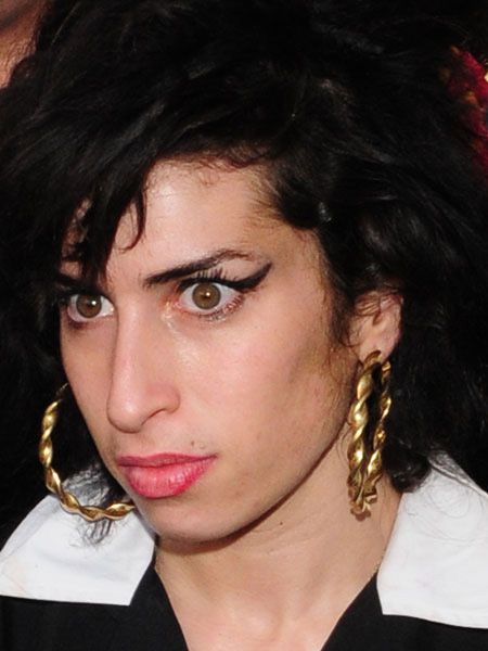 <p>Amy Winehouse is reportedly joining her father Mitch live on air as he takes over a BBC Radio London show, as an agony aunt(!) </p>