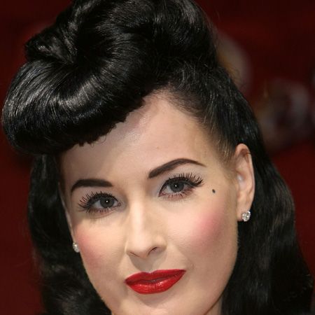<p>Dita achieves a 1940's flutter with some sexy falsies following her flicks</p>