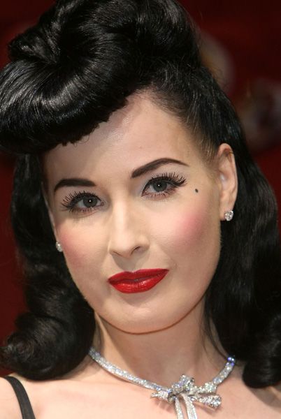 <p>Dita achieves a 1940's flutter with some sexy falsies following her flicks</p>