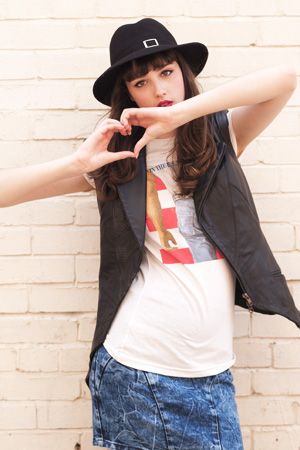 Clothing, Finger, Sleeve, Denim, Shoulder, Elbow, Jeans, Shirt, Hat, Textile, 