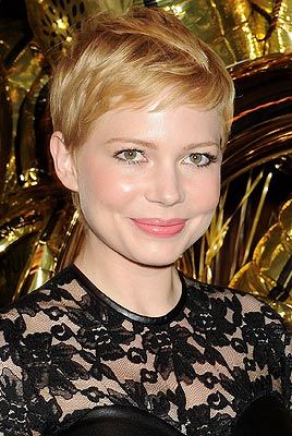 <p>With her cute crop and even cuter face we were thrilled to see Michelle Williams arrive in London for the Mulberry Fashion Week dinner. Her super-cool crop with its golden blonde hue is definitely one of our favourite looks</p>