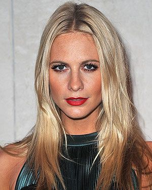 <p>It's tricky for blondes to work the ombre hair look - without resorting to crazy colours - but Poppy Delevingne nailed it. We're loving her reverse dip-dye look that she sported at the Louis Vuitton - Marc Jacobs: The Exhibition - very clever Poppy!</p>