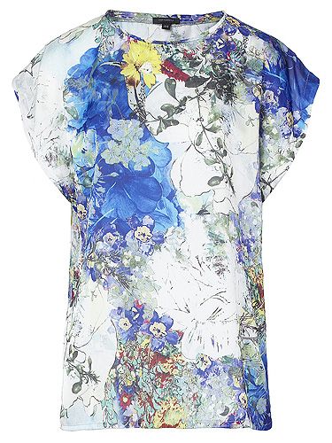 <p>This boxy T-shirt is a dream – and we're all over the colour-popping aquatic print. We see this working with skinny white jeans and heels for a fashion forward look.</p>
<p>Maple floral T-shirt, £50, <a title="Full Circle" href="http://www.fullcircleuk.com/Maple-floral-WOVEN-FABRIC-BLOCKED-TEE-PRODPHDY07F/%20%20" target="_blank">Full Circle </a></p>