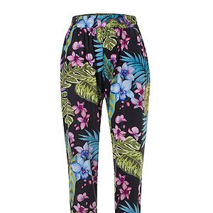 <p>Want to dip your toe (or leg) into the print trend this spring but without spending a small fortune? Primark have come up trumps with this pair of bloomin' lovely peg legs.<br /><br />Printed trousers, £10, <a title="Primark" href="http://www.primark.co.uk/%20" target="_blank">Primark</a></p>