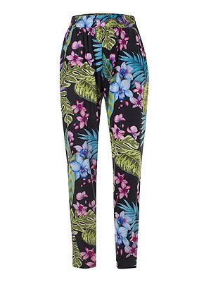<p>Want to dip your toe (or leg) into the print trend this spring but without spending a small fortune? Primark have come up trumps with this pair of bloomin' lovely peg legs.<br /><br />Printed trousers, £10, <a title="Primark" href="http://www.primark.co.uk/%20" target="_blank">Primark</a></p>