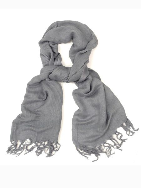 Luxury linen-mix scarf, £80, <a target="_blank" href="http://www.bunnyhug.co.uk/fashionshop/">www.bunnyhug.co.uk</a><br /><br /><strong>COSMO OFFER:</strong> Bunny Hug is offering 20% off everything during the month of Jan. Simply quote 'Cosmo20' at the checkout.<br />