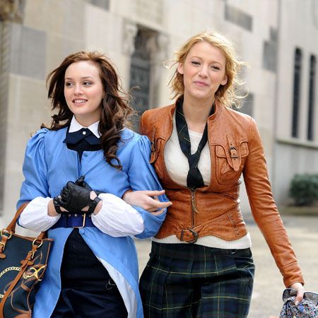 Despite the cute boys, gossip, intrigue and plenty of sex scandals; lets face it, the real reason we watch Gossip Girl is for the fashion. Blair vs. Serena - whose style do you prefer? Check out all these photos - you know you love me. X.O.X.O  <br />