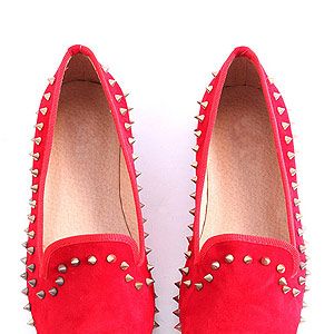 <p>The perfect prezzie for any discerning lounge lizard; even a die-hard heels fan will want to slip into these scarlet spike outlined shoes.</p>
<p>Jazmyn spiked slipper shoes, £26.99, <a href="http://www.missguided.co.uk/catalog/product/view/id/50439/s/jazmyn-spiked-slipper-shoes/category/459/" target="_blank">Missguided </a></p>