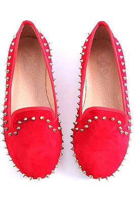 <p>The perfect prezzie for any discerning lounge lizard; even a die-hard heels fan will want to slip into these scarlet spike outlined shoes.</p>
<p>Jazmyn spiked slipper shoes, £26.99, <a href="http://www.missguided.co.uk/catalog/product/view/id/50439/s/jazmyn-spiked-slipper-shoes/category/459/" target="_blank">Missguided </a></p>