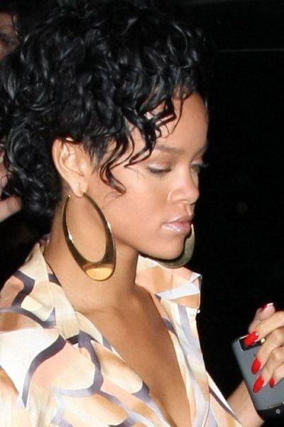 Rihanna, who is reportedly embroiled in a sex tape scandal with Chris Brown, has been making a few public appearances of late and here she is leaving posh LA eatery Les Deux..<br />