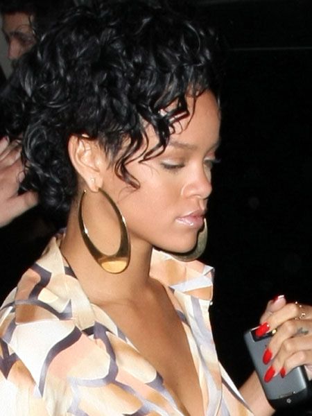 Rihanna, who is reportedly embroiled in a sex tape scandal with Chris Brown, has been making a few public appearances of late and here she is leaving posh LA eatery Les Deux..<br />
