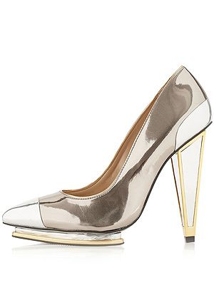 <p>Hello gorgeous shoes! We heart these amazing plasma metallic silver from good ol' Topshop. There are so many key trends in one shoe; two tone, pointed heels and a mirrored shine. Want. <br /><br />Pointed heels, £95, <a title="http://www.topshop.com/webapp/wcs/stores/servlet/ProductDisplay?beginIndex=1&viewAllFlag=&catalogId=33057&storeId=12556&productId=8372081&langId=-1&sort_field=Relevance&categoryId=208542&parent_categoryId=208492&pageSize=200" href="http://www.topshop.com/webapp/wcs/stores/servlet/ProductDisplay?beginIndex=1&viewAllFlag=&catalogId=33057&storeId=12556&productId=8372081&langId=-1&sort_field=Relevance&categoryId=208542&parent_categoryId=208492&pageSize=200" target="_blank">Topshop</a><br /><br /></p>