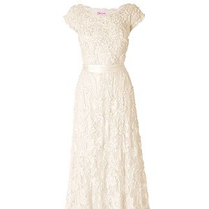 <p>Carolina Wedding Dress, £550, <a href="http://www.phase-eight.co.uk/fcp/departmenthome/wedding/weddingboutique?resetFilters=true" target="_blank">Phase Eight </a></p>