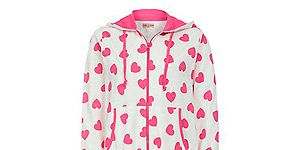 <p>Who wouldn't fall in love with this cutesie onesie? In fact we love it so much, at least three Cosmo gals have it in the office. #cool</p>
<p>White Heart Print Onesie, £22.99, <a href="http://www.newlook.com/shop/womens/nightwear/white-heart-print-onesie_261386413" target="_blank">New Look</a></p>