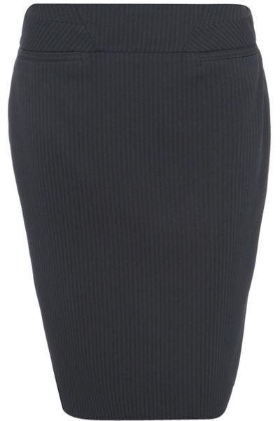 Always opt for a darker colour on your lower half to slim it out. Pencil skirts have a great cut for thicker hips <p> </p><p>£20, <a href="http://www.dorothyperkins.com/webapp/wcs/stores/servlet/ProductDisplay?catalogId=33053&categoryId=212187&productId=1730373&cmpid=awin&beginIndex=0&viewAllFlag=&langId=-1&parent_category_rn=208660&storeId=12552&_$ja=tsid:19886" target="_blank">www.dorothyperkins.com</a></p>