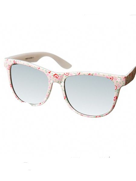 <p>Tomorrow is Saturday and that means shopping day! But why wait 'til then, start now with Fashion Assitant Clare Smith's fashion hits...<br /></p><p><br />These cute sunnies are perfect for the Festival season; I'll be raiding a pair ready for V fest! <br /><br />£15, <a target="_blank" href="http://www.topshop.com/webapp/wcs/stores/servlet/ProductDisplay?beginIndex=0&viewAllFlag=true&catalogId=19551&storeId=12556&categoryId=166003&parent_category_rn=166002&productId=1056734&langId=-1">www.topshop.com</a><br /></p>
