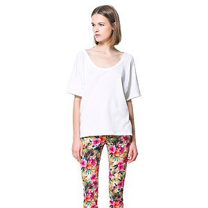 <p>Show off those pretty ankles in a pair of statement crop trousers like these colourful tropical print ones from Zara. As they're quote bold you might want to wear them with a  simple white tee.</p>
<p>Trousers, £29.99, <a href="http://www.zara.com/webapp/wcs/stores/servlet/product/uk/en/zara-neu-S2013/363008/1258519/PRINTED+CROPPED+TROUSERS" target="_blank">Zara</a></p>
<p> </p>