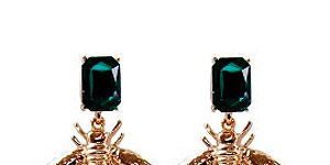 <p>Statement emerald stone, goldtone insect and pastel pink shar… The Cosmo office is all abuzz thanks to these insect drop earrings from Chelsea Doll!</p>
<p>Earrings, £14, <a href="http://www.chelseadoll.co.uk/index-php/earrings/bira-insect-shard-drop-earrings.html" target="_blank">Chelsea Doll</a></p>