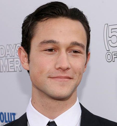 Where has this hottie been hiding? Savvy sexpot hunters will remember gorgeous Joesph in <em>3rd Rock From The Sun</em> and <em>10 Things I Hate About You</em>. But now the buff boy has hit the Hollywood big time, starring in anti rom-com <em>500 Days Of Summer</em>, (out 2 September) which provides plenty of perfect ogling time. If you can't wait, see him in our <a target="_blank" href="men/hot-celebrity-men-joseph-gordon-levitt/gallery">hot man hot list</a><br />