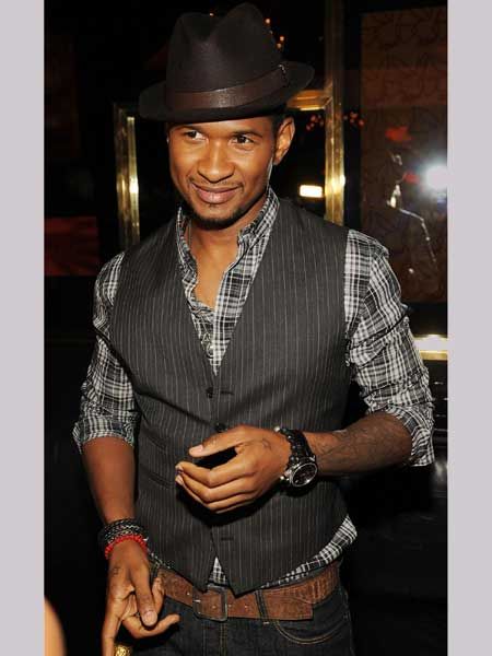 This sexpot is super slick when it comes to his dance moves and super snappy when it comes to his dress sense. Usher plays up to the old-school cool in a waistcoat and we like it a lot  <br />