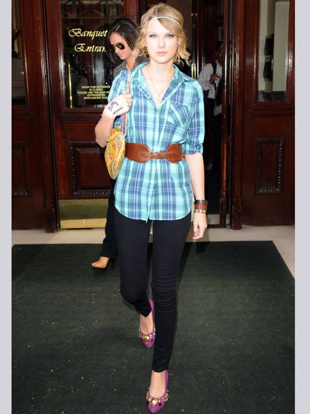 Working the London look while staying in the capital, the pretty Pennsylvanian-born pop princess goes casual in jeggings and a check shirt<br />