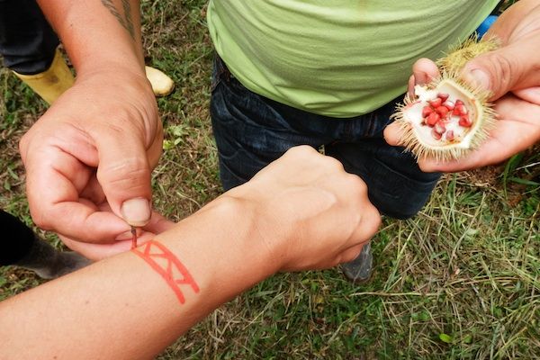 Human, Finger, Hand, Wrist, People in nature, Thumb, Soil, Nail, Peach, Fruit, 