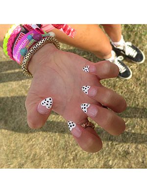 <p>Ellis accessorised at V Festival with some fierce nail art.</p>