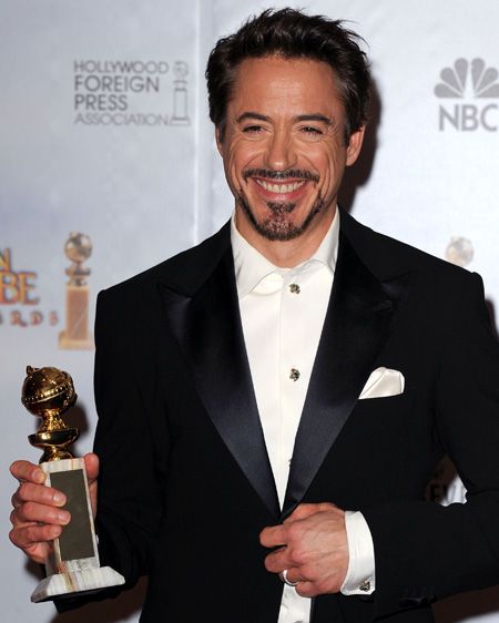 Award-winner and star of <em>Sherlock Holmes</em>, Rob, wore a huge grin as he clutched his gong – we'd like to wipe that smile of his face with a kiss