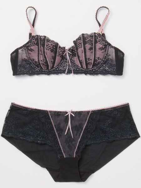 Girlie yet glam – just how we like it! Plus the contour cups give excellent shape<br /><br />Best for: controlling curves with some vintage luxe<br /><br />Balcony bra, £32, brief, £18, Elle Macpherson Intimates, available at <a target="_blank" href="http://www.boudiche.com/">www.boudiche.com<br /></a><br />