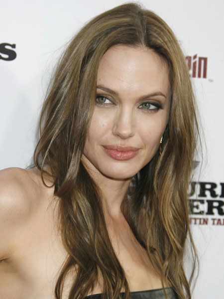 <p>With angular features, square face shapes are lucky enough to get away with most styles, and some of the most famous women in the business are blessed with a strong jaw.</p>

<p><strong>Left:</strong>Angelina Jolie is lucky enough to have a face shape to suit most styles, but here she's kept it simple with a centre parting and loose waves</p>