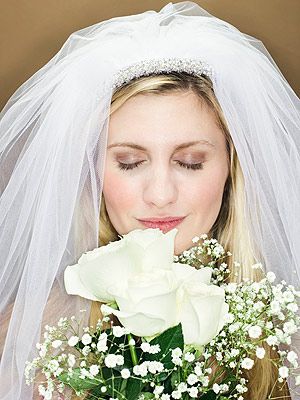 Petal, Bridal veil, Forehead, Veil, Eyebrow, Flower, Photograph, Mammal, Wedding dress, Bouquet, 