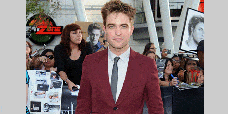 <p><strong>Check out how your favourite Twilight stars looked on the red carpet yesterday at the LA premiere of the much-anticipated movie, Twilight: Eclipse</strong><br /></p><p><em>Left: Robert Pattinson </em><br /></p><p>Rob normally looks pretty washed out (although still unbelievably hot) when playing the undead Edward Cullen, so it was a surprise to see him working a coloured suit... would we call it burgundy or blood-red? <br /></p>