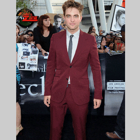 <p><strong>Check out how your favourite Twilight stars looked on the red carpet yesterday at the LA premiere of the much-anticipated movie, Twilight: Eclipse</strong><br /></p><p><em>Left: Robert Pattinson </em><br /></p><p>Rob normally looks pretty washed out (although still unbelievably hot) when playing the undead Edward Cullen, so it was a surprise to see him working a coloured suit... would we call it burgundy or blood-red? <br /></p>