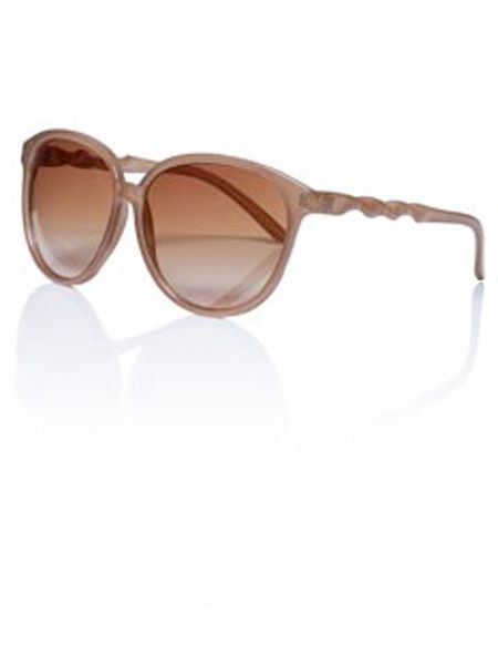 <p>We're definitely not over our love of nude yet. These gorge twisted arm design shades form Oliver Bonas have us all of a flutter. They would look fab with those glowing tans   </p><p>£15 <a target="_blank" href="http://www.oliverbonas.com/p/FashionAcc%27s_Sunglasses/703529.htm">www.oliverbonas.com </a><br /></p>