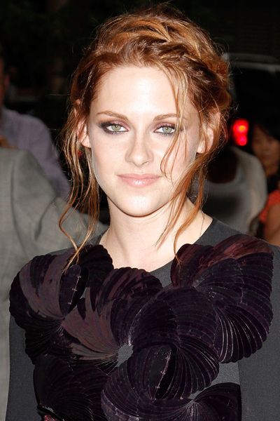 <p>Going on your hols? In need of some hair inspiration? Check out these  gorgeous summer do's from our fave celebs</p>

<p>Left: K-Stew is looking smoking hot with her new strawberry blonde locks. Much better than the dark short styles we've been used to on her. Lighter colours always look fab in the summer. We're bet R-Patz can't keep his hands off this hottie!</p>
