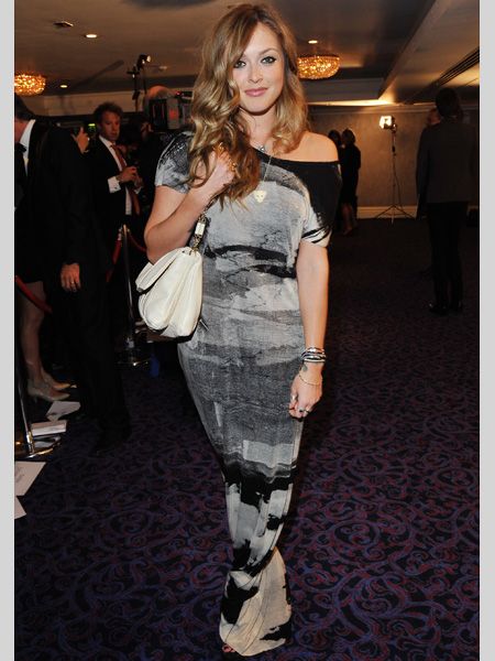 <p>Fearne is never one to let a trend pass her by and this black and grey maxi dress looks fab on her. Her bouncy curls inject some glam into an otherwise casual look.</p>