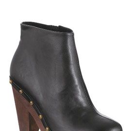 <p>Are made for buying! Worn with absolutely everything you would totally get your moneys worth out of these bargainous boots!</p>

<p>£45, <a target="_blank" href="http://www.littlewoods.com/claud-stud-platform-ankle/734634095.prd?browseToken=%2fb%2f10999%2fq%2fblack+boots%2fr%2f100&trail=10999&prdToken=/p/prod3551876-sku4988183">Littlewoods </a></p>