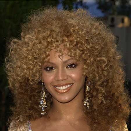 After her appearance in Austin Powers: Goldmember as Foxy Cleopatra, Beyonce embraced the seventies and opted for this gorgeous multi-tone afro for the premiere... we're loving the apt golden highlights!
