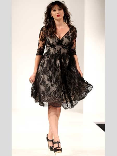 <p>Daisy Lowe is never one to let a trend pass her by and this lace LBD looks gorgeous on her </p> 