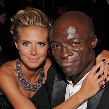<p>Never without a smile etched upon their faces, this model couple look as much in love at the Emmy's as they did when they first met - bless!</p>